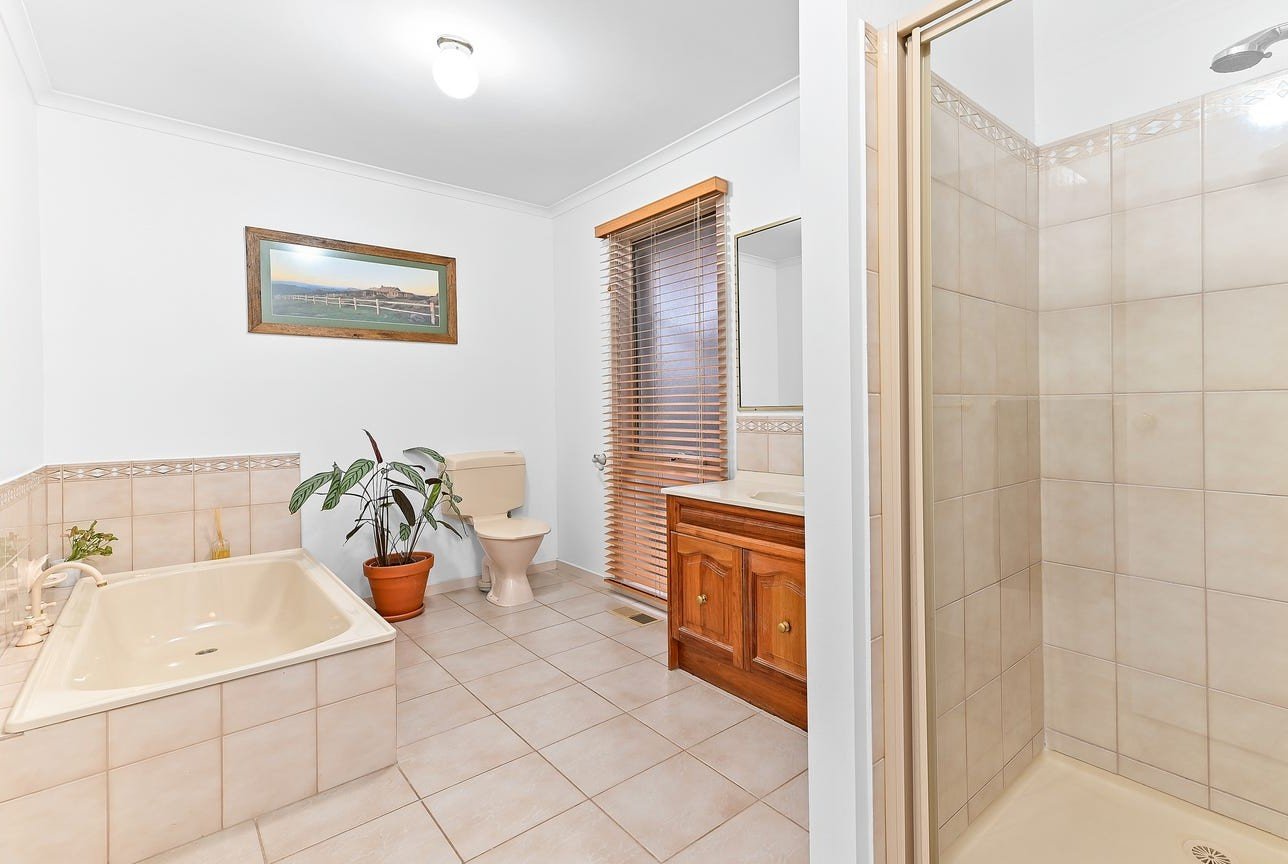 39 Camelot Drive, Glen Waverley image 11