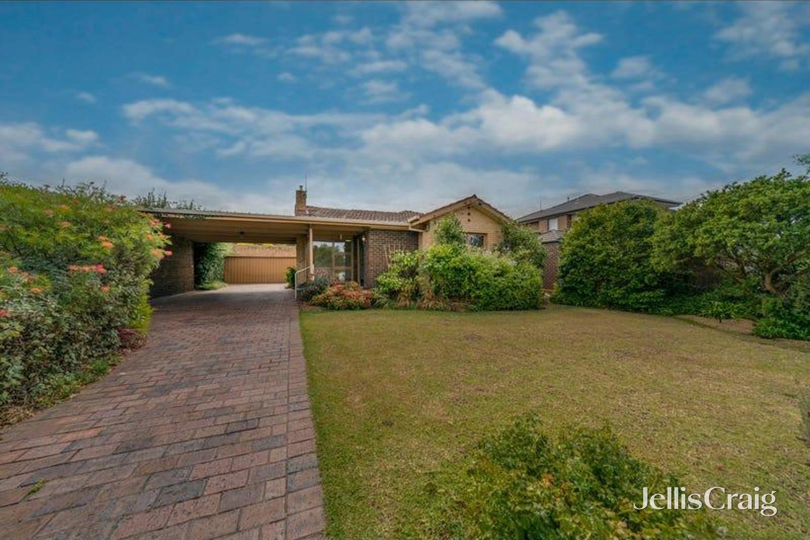 39 Charlton Street, Mount Waverley image 5
