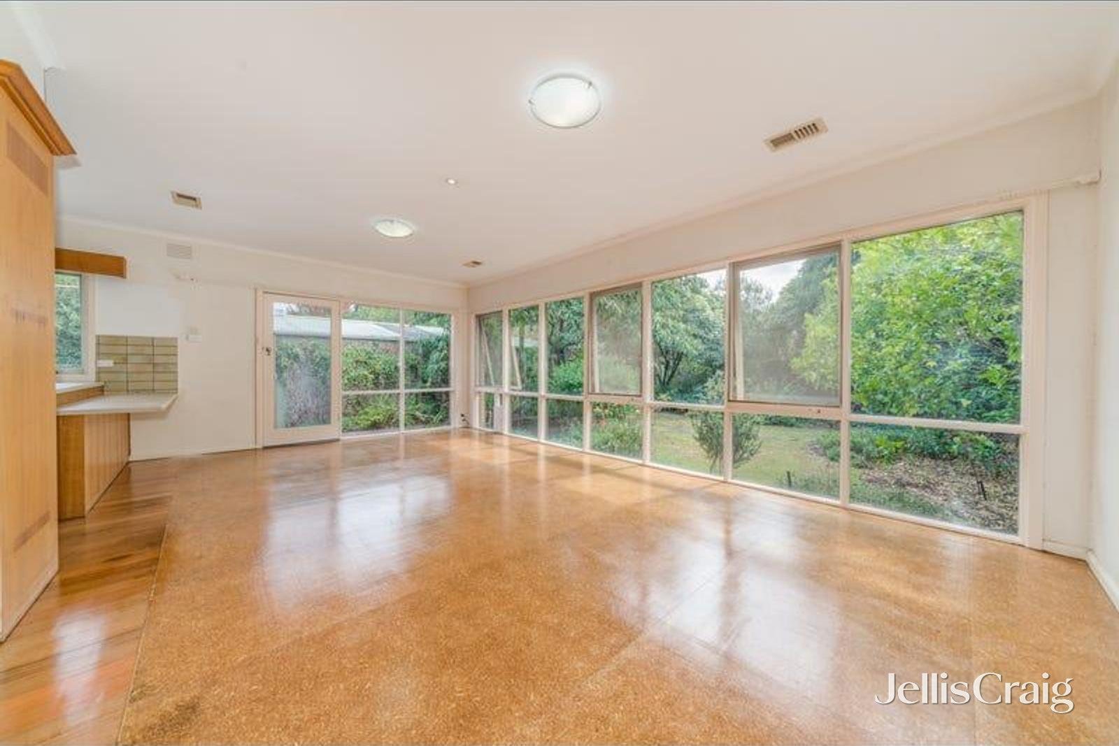 39 Charlton Street, Mount Waverley image 6