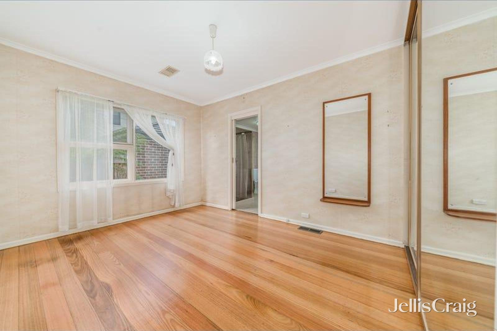 39 Charlton Street, Mount Waverley image 9