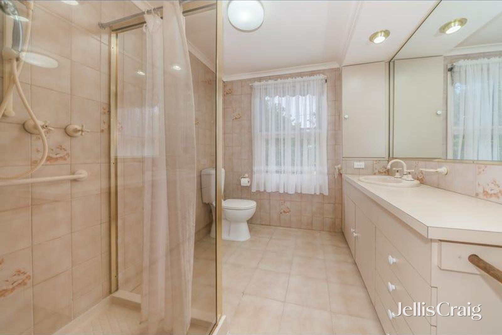 39 Charlton Street, Mount Waverley image 10