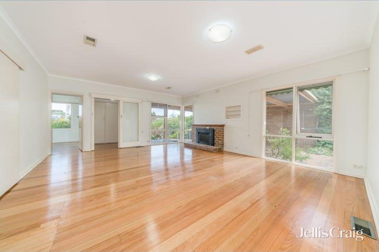 39 Charlton Street, Mount Waverley image 11