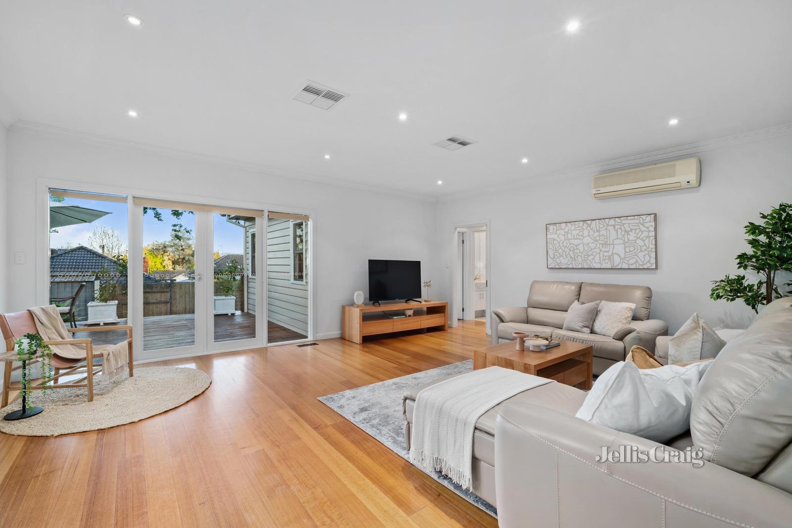 39 Creek Road, Mitcham image 2