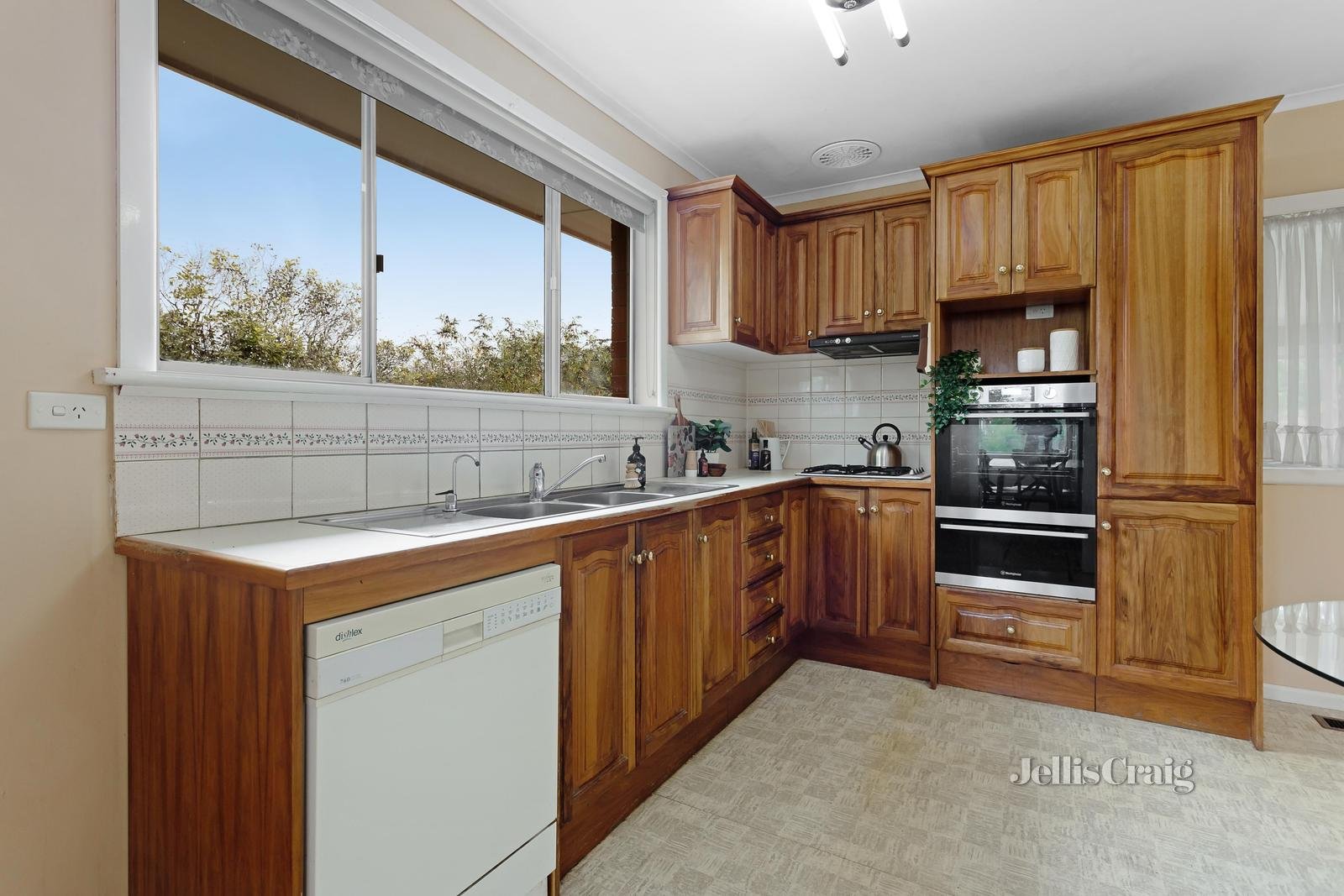 39 Darbyshire Road, Mount Waverley image 5