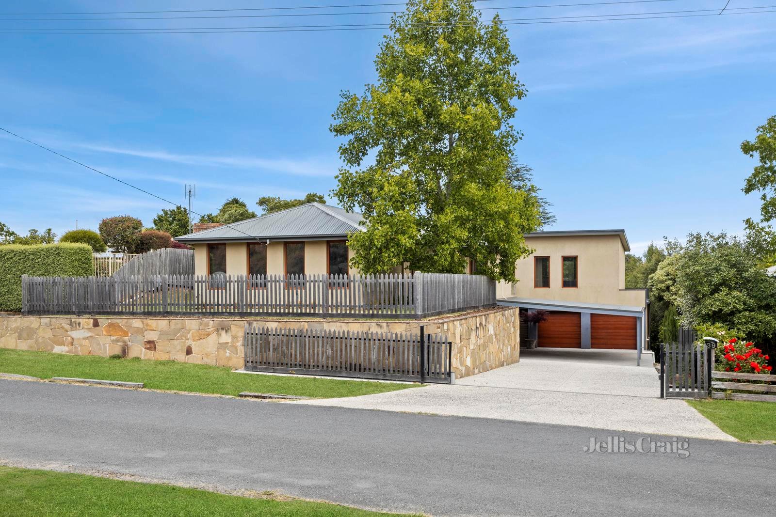 39 Donnithorne Street, Kyneton image 2