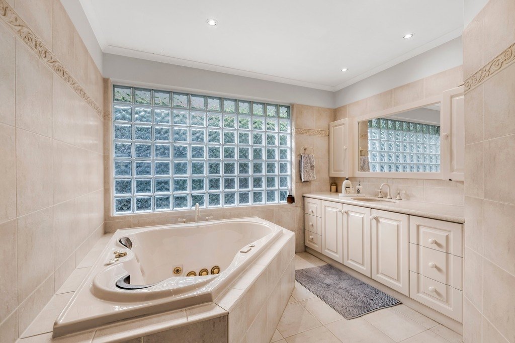 39 Elonera Avenue, Greensborough image 6