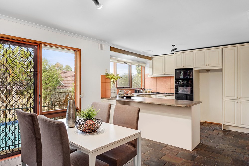 39 Haversham Avenue, Wheelers Hill image 3