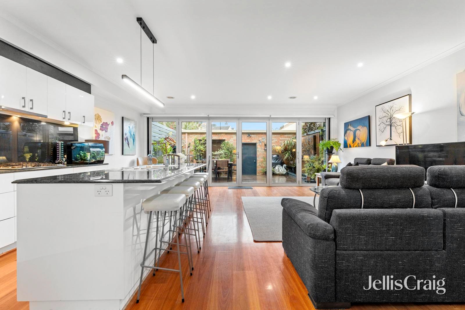 39 Herriotts Boulevard, Glen&nbsp;Waverley image 6