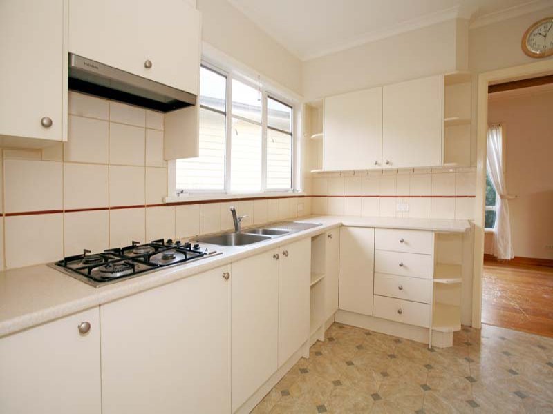 39 Indra Road, Blackburn South image 4