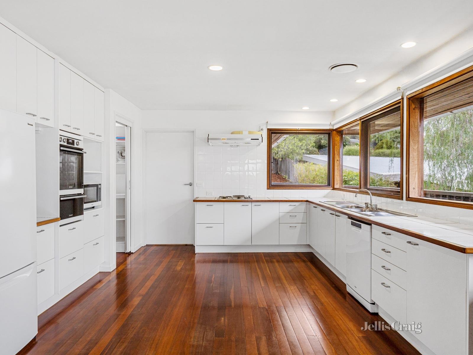 39 Lawanna Drive, Templestowe image 4
