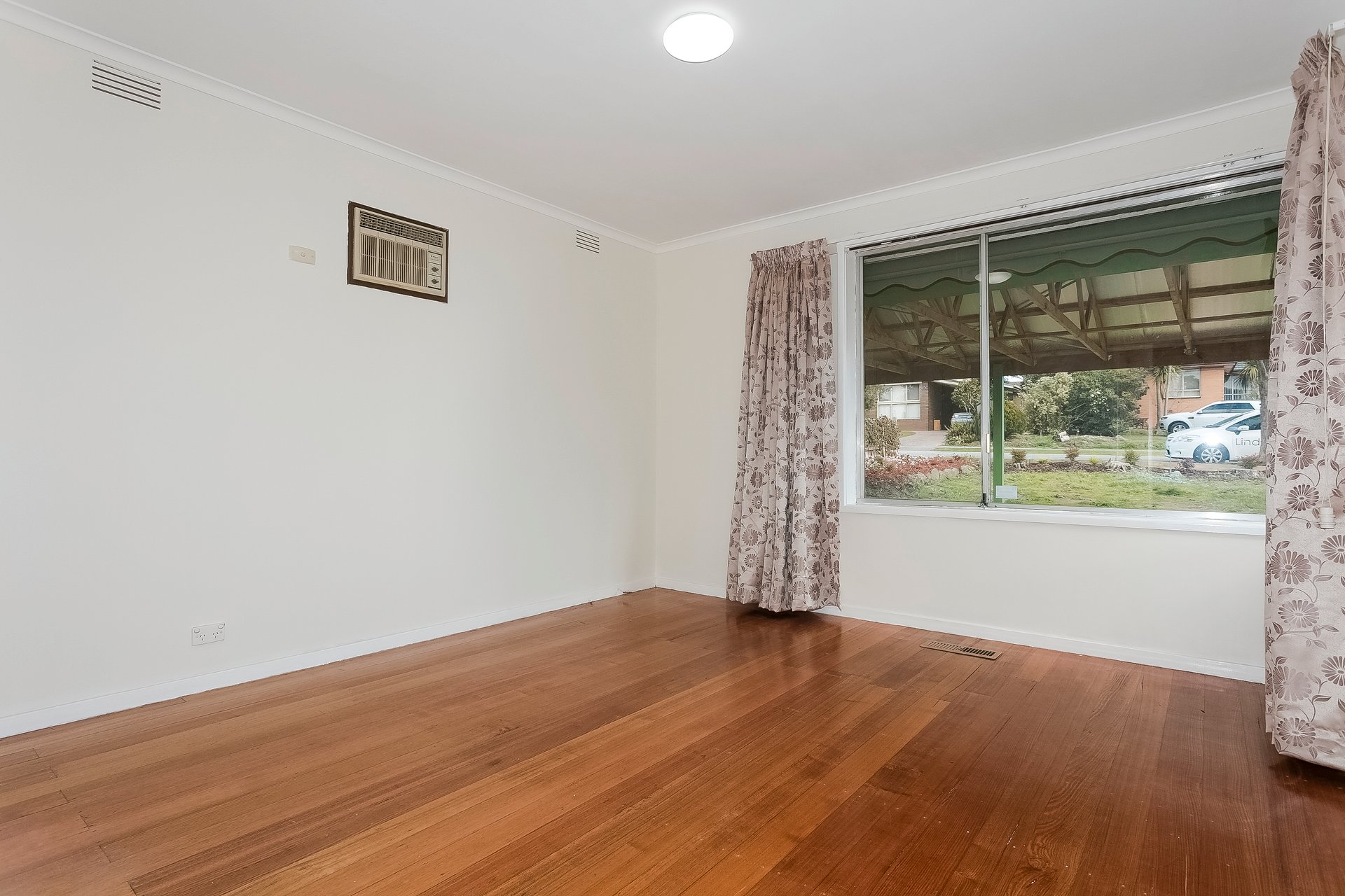Property Gallery Thumbnail 3