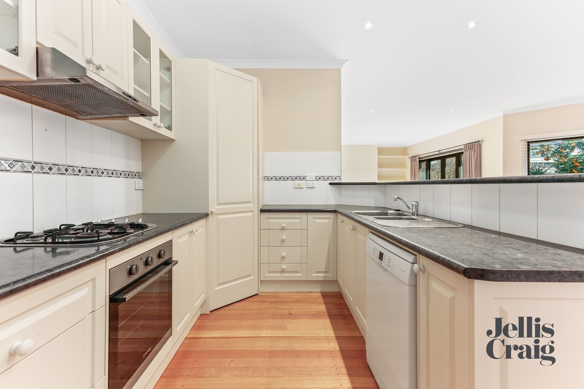 3/9 Louise Court, Glen Waverley image 4