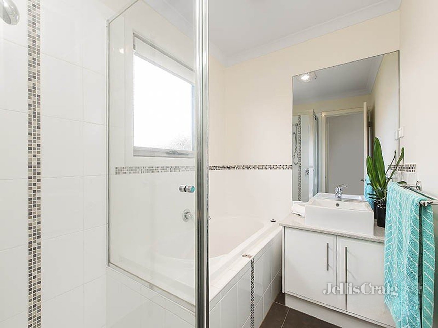 3/9 Madison Court, Mount Waverley image 9