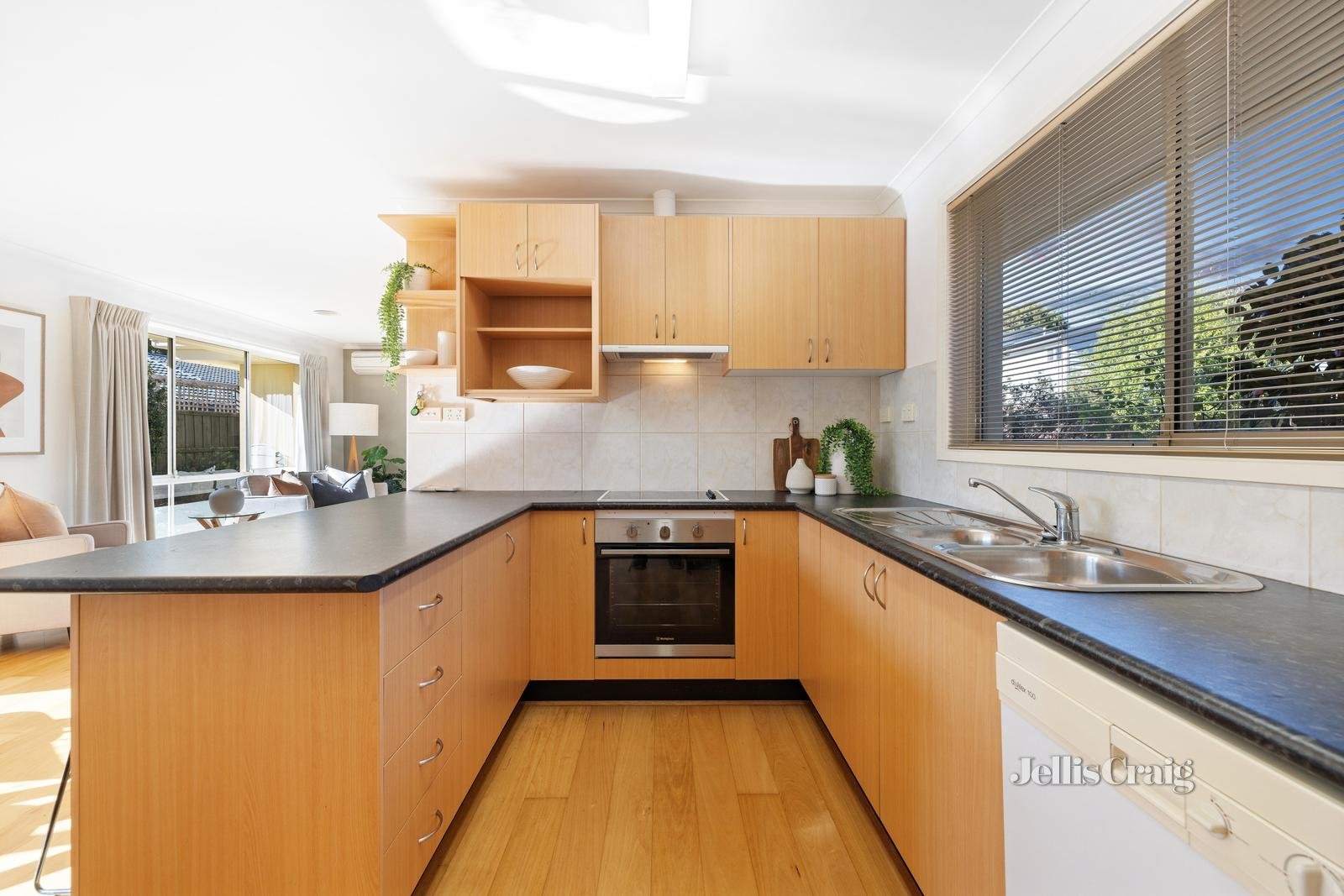 3/9 Morloc Street, Forest Hill image 6
