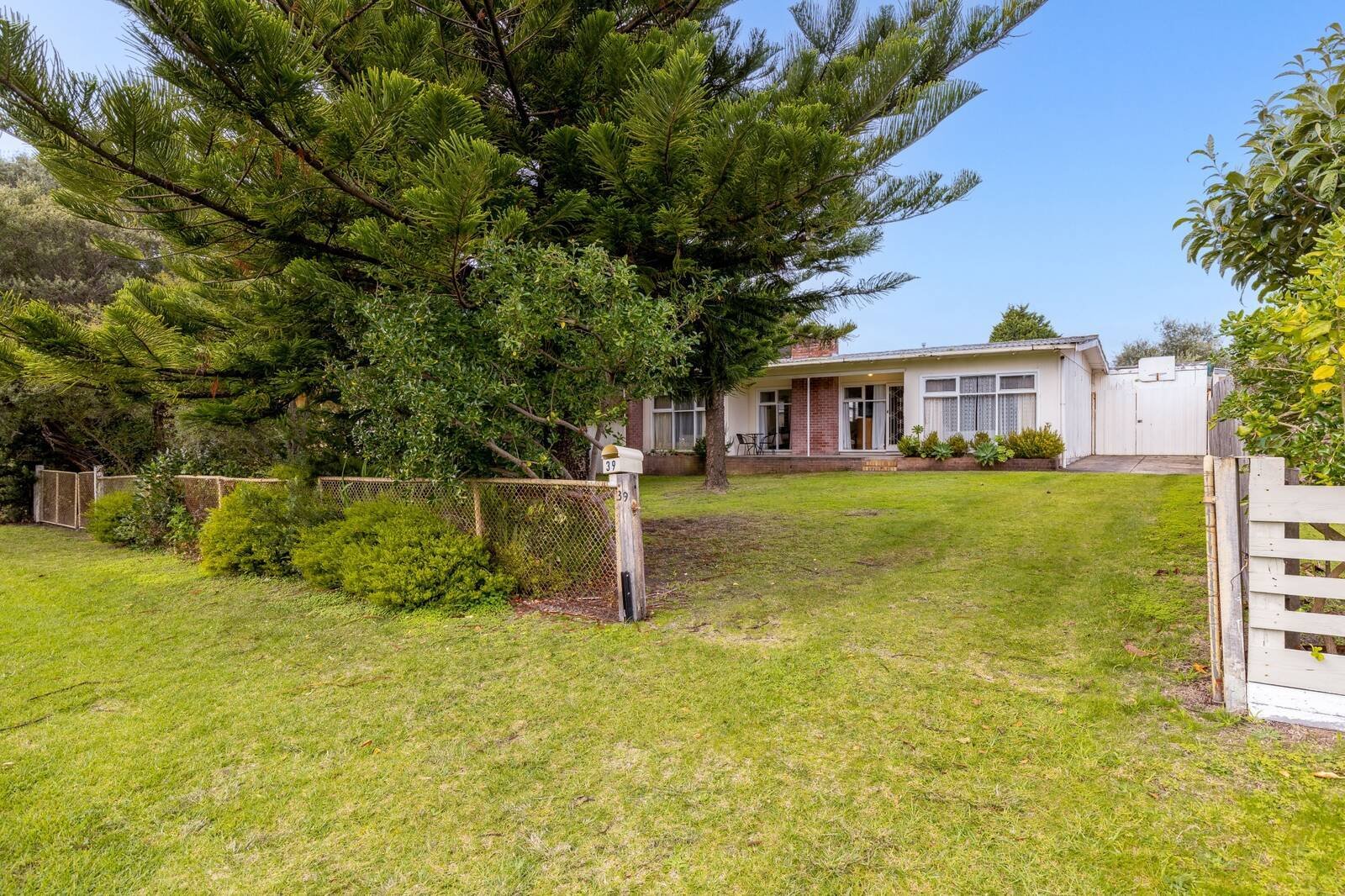 Property Gallery Thumbnail 3