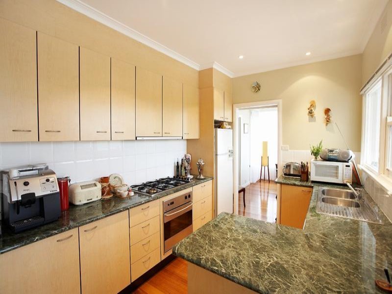 39 Mountain View Road, Balwyn North image 3