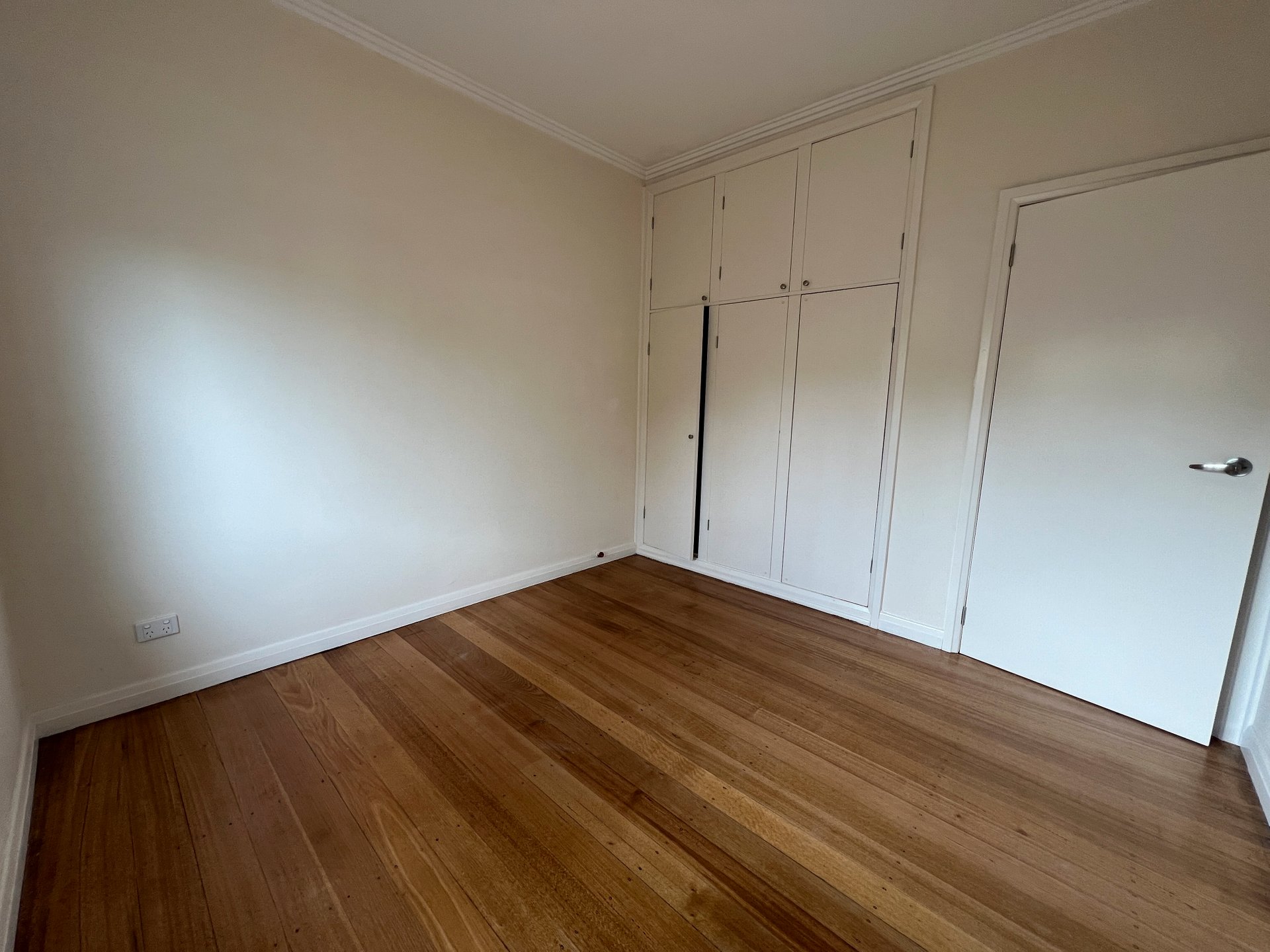 39 Oxford Street, Whittington image 8