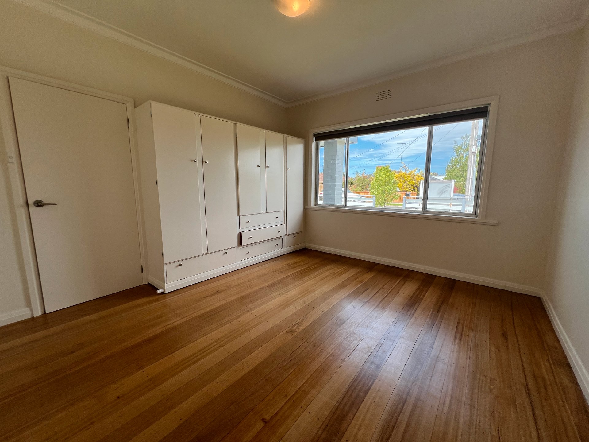 39 Oxford Street, Whittington image 10