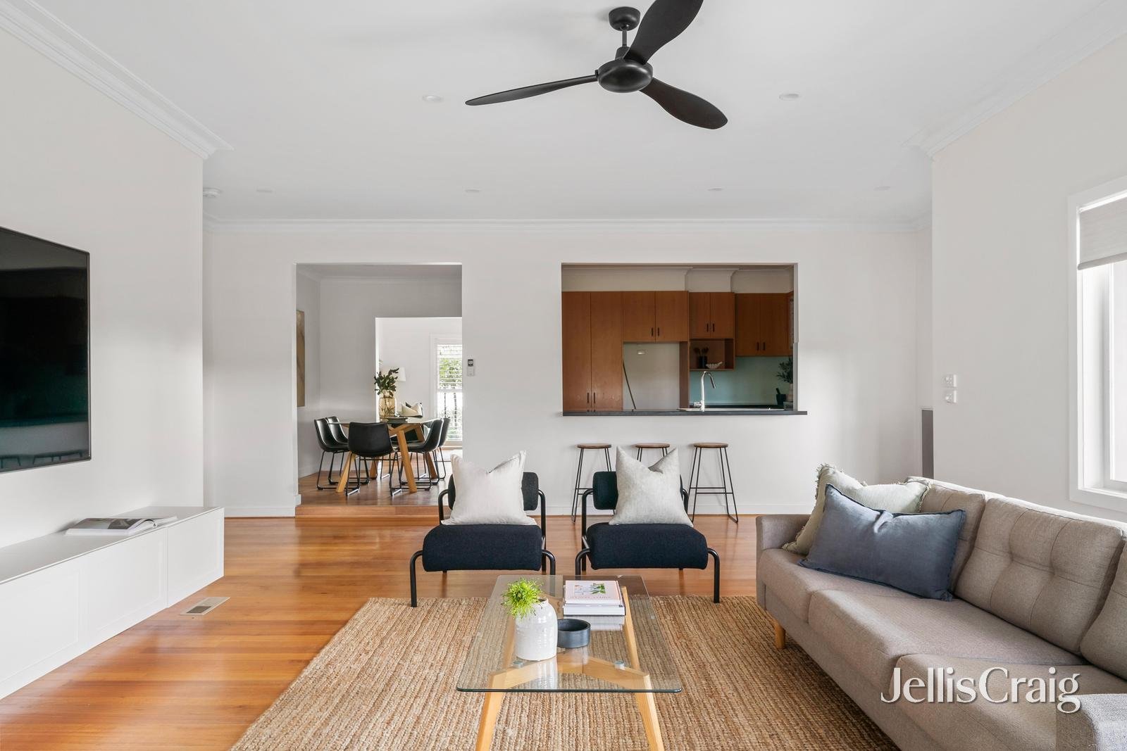 39 Scotland Avenue, Greensborough image 4