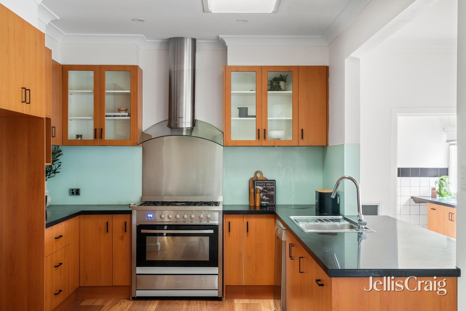 39 Scotland Avenue, Greensborough image 6