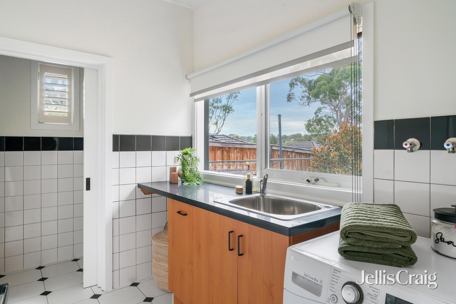 39 Scotland Avenue, Greensborough image 17