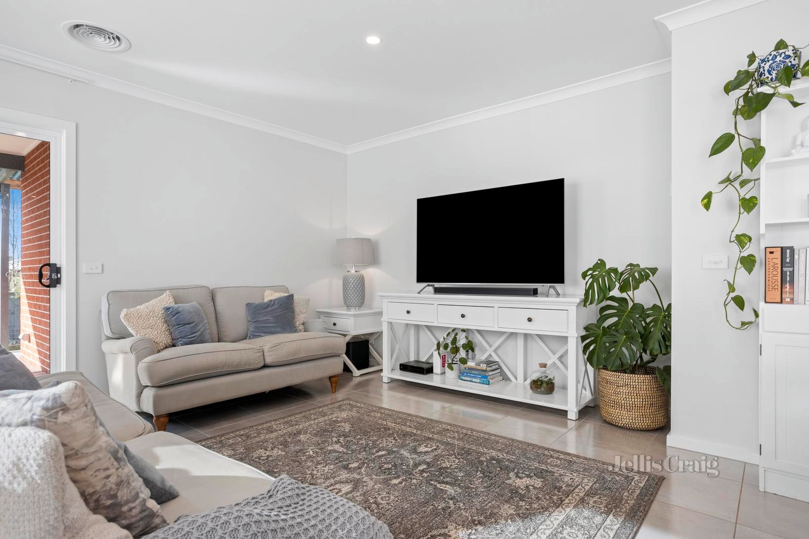 39 South Road, Woodend image 4