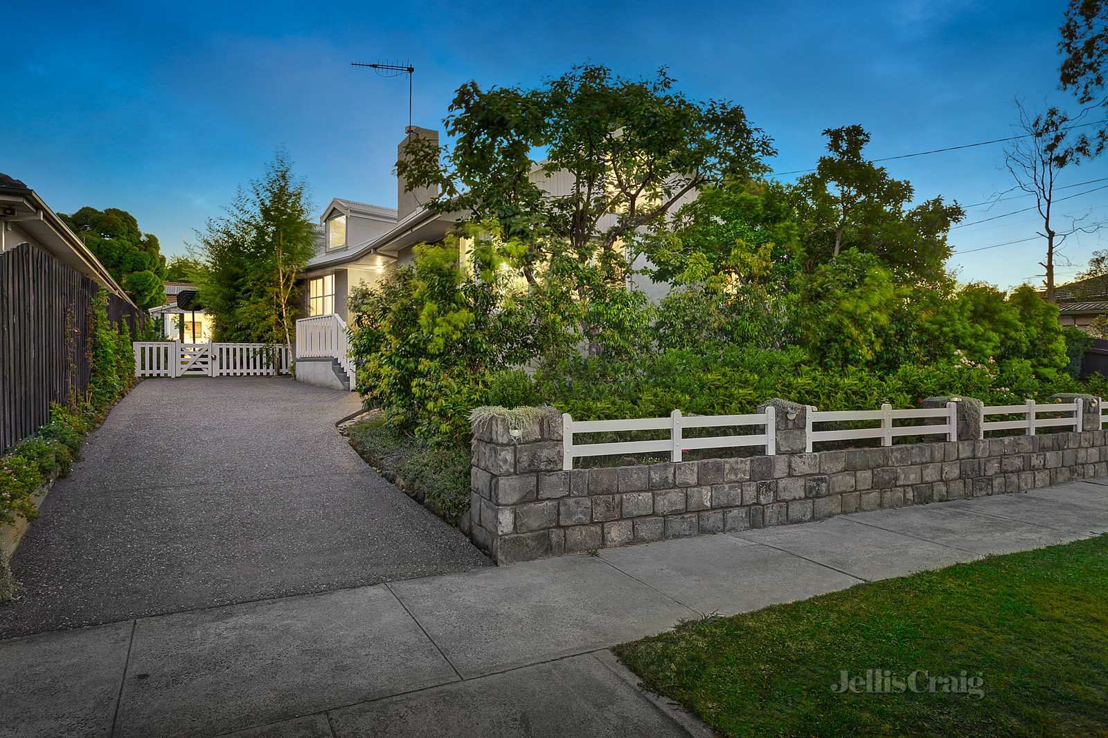 39 Strabane Avenue, Mont Albert North image 13