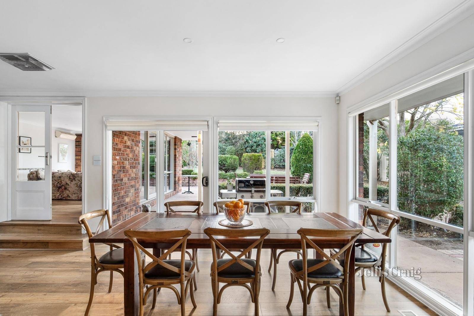 39 Symon Crescent, Greensborough image 6