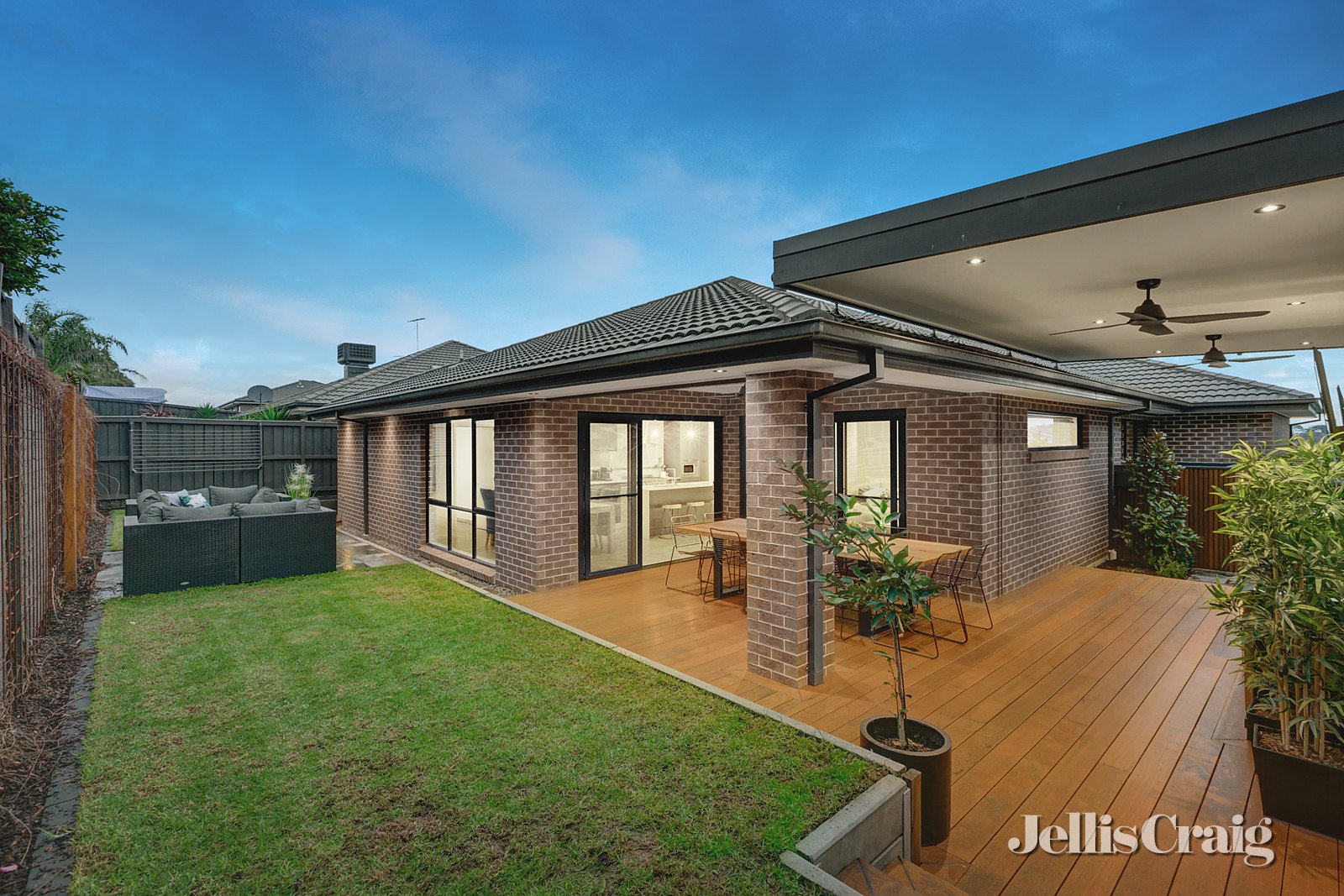 39 Tiverton Circuit, Mooroolbark image 12