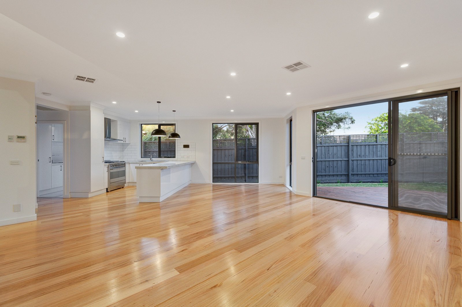 3/9 Wave Avenue, Mount Waverley image 2