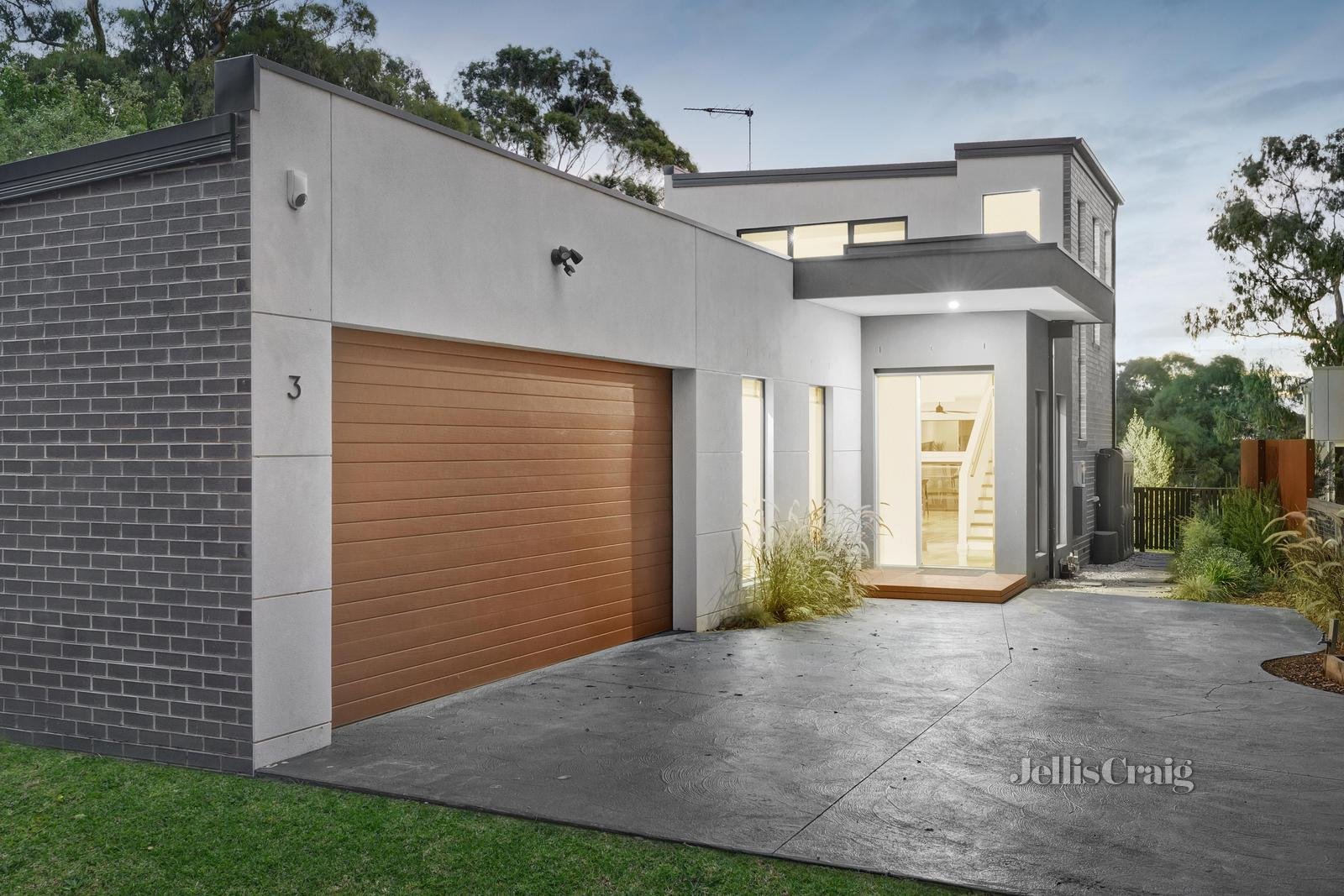 3/91A Arthur Street, Eltham image 2