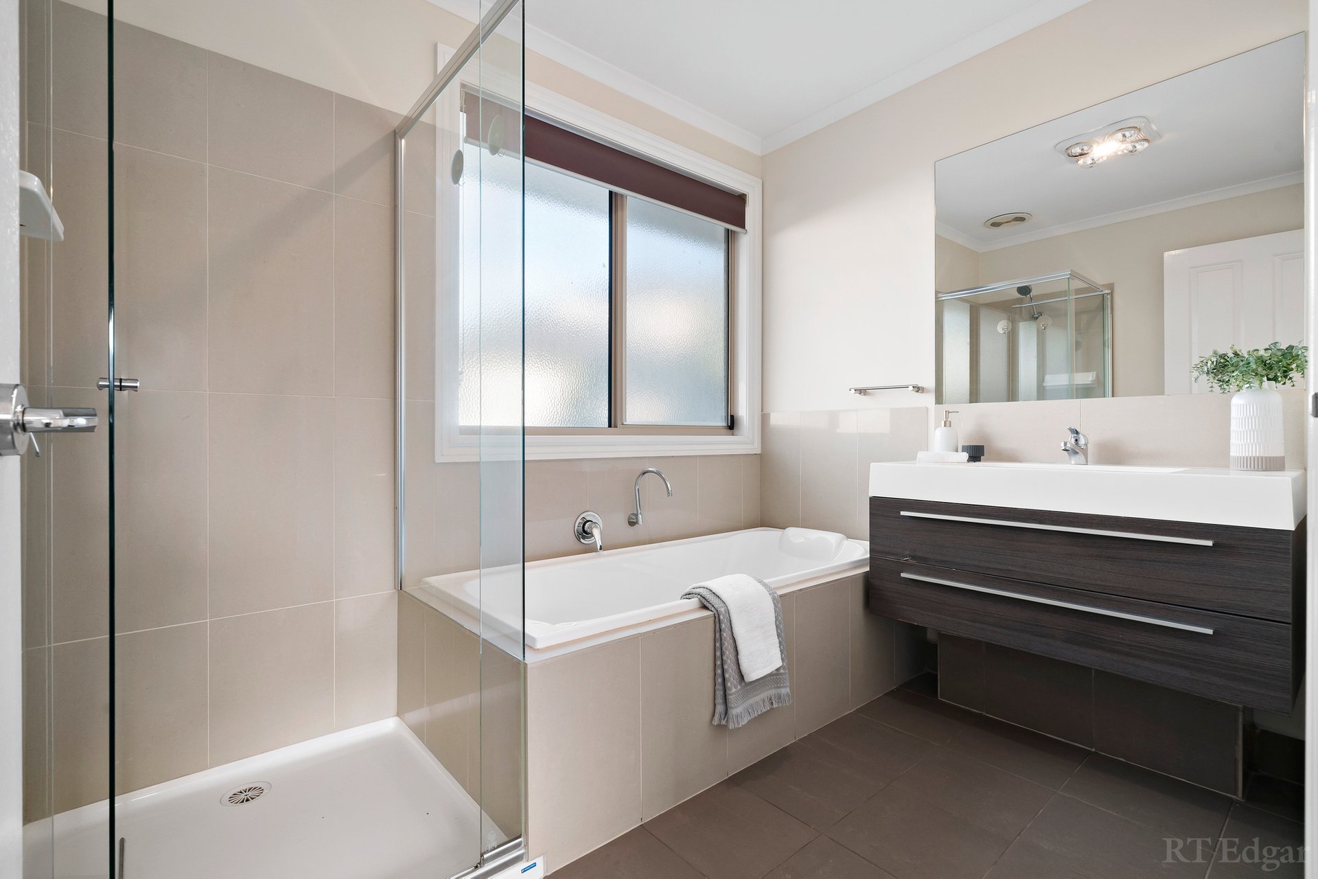 Property Gallery Thumbnail 9