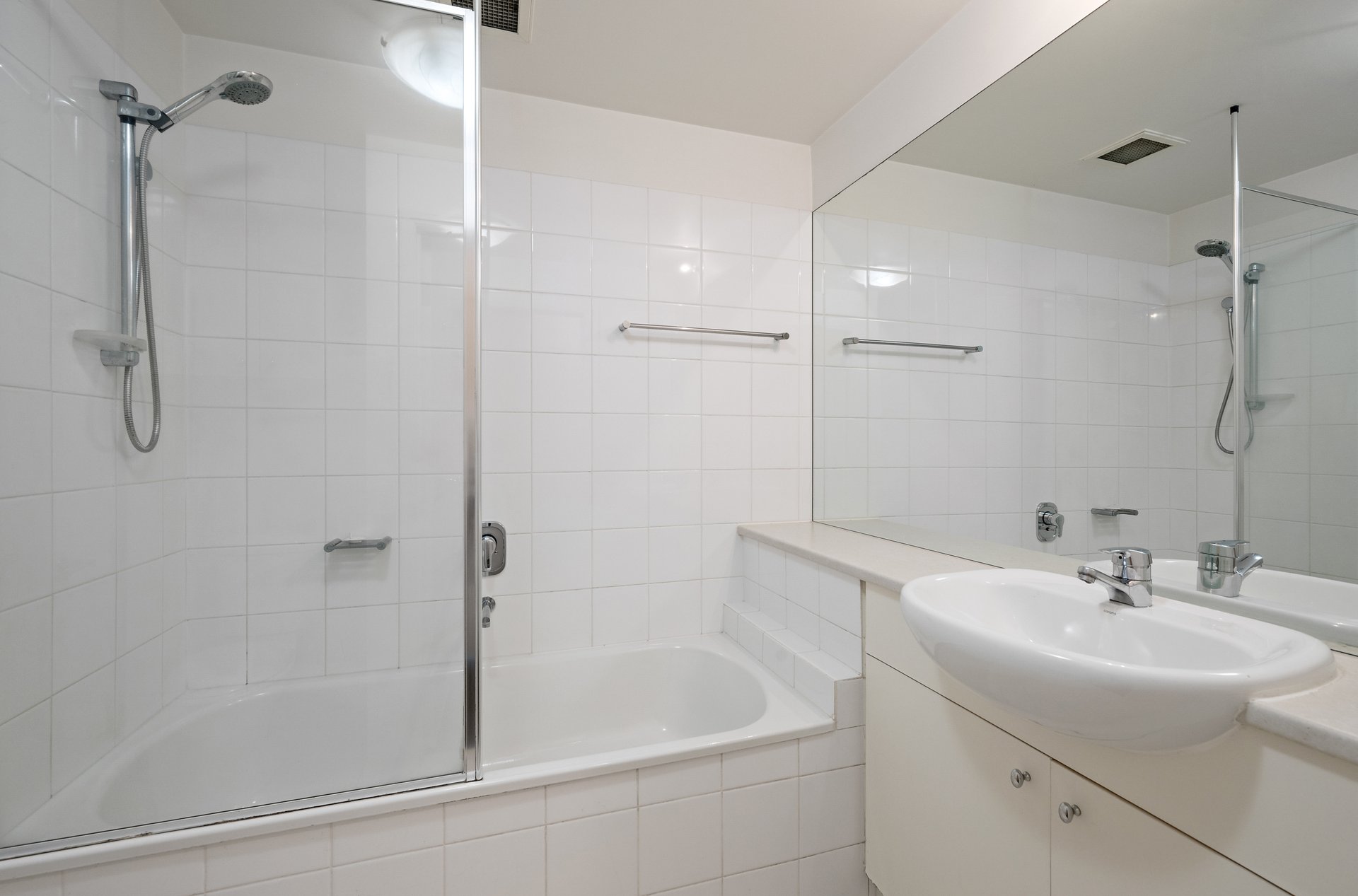 39/6 Graham Street, Port Melbourne image 6