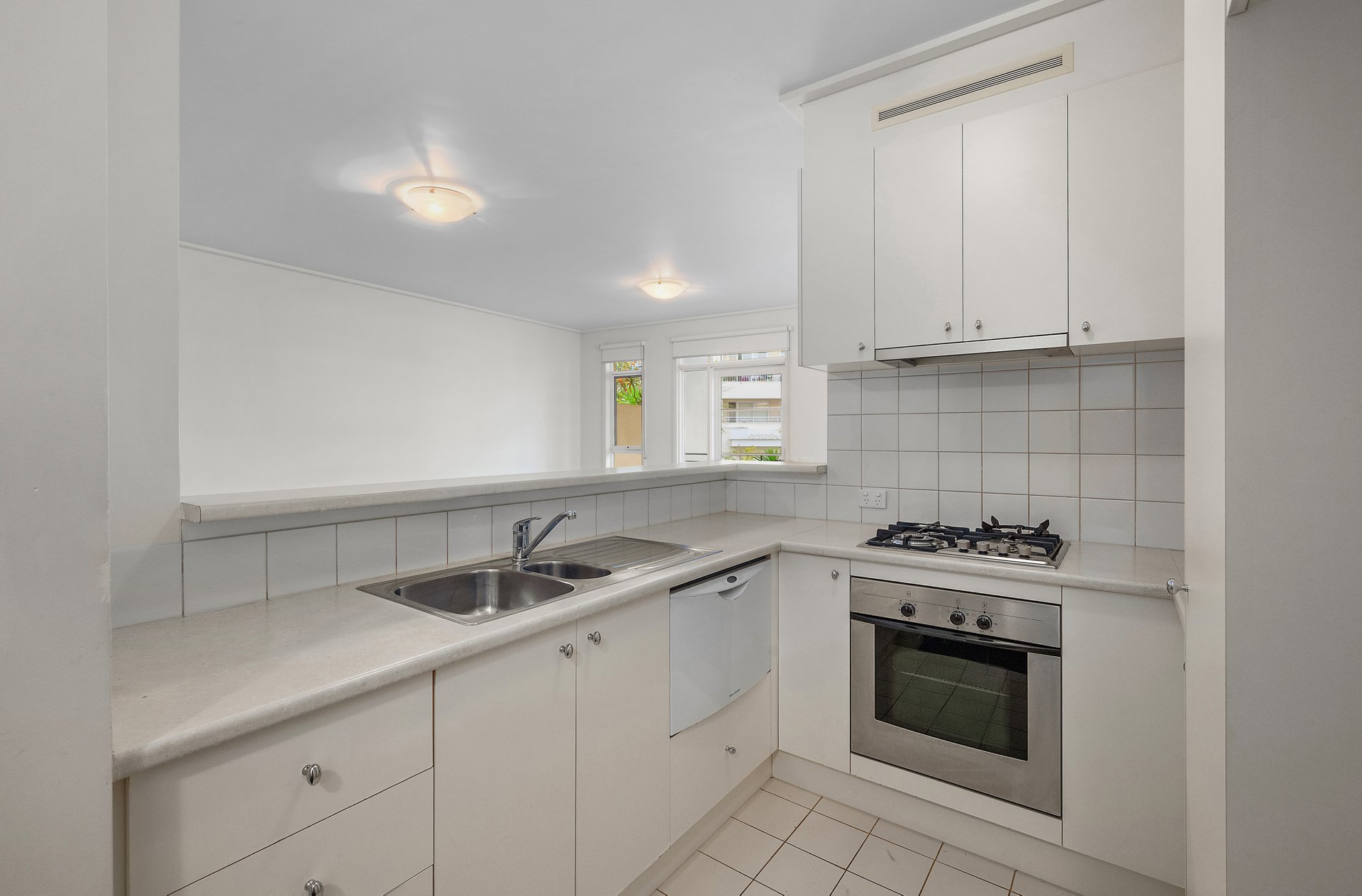 39/6 Graham Street, Port Melbourne image 9