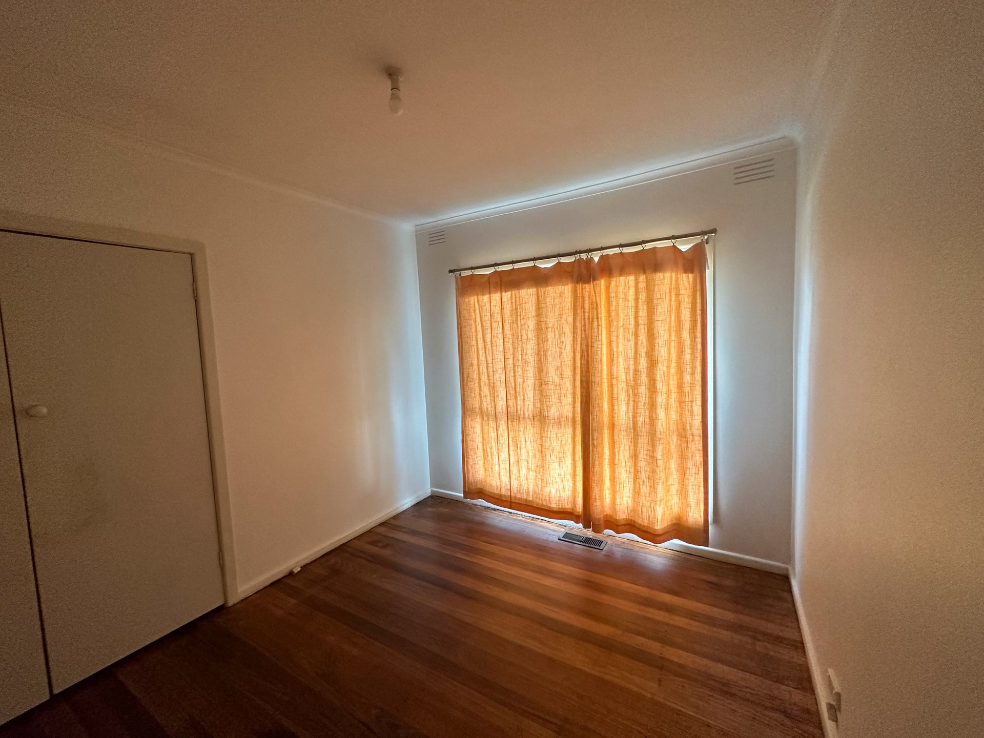 Property Gallery Thumbnail 3