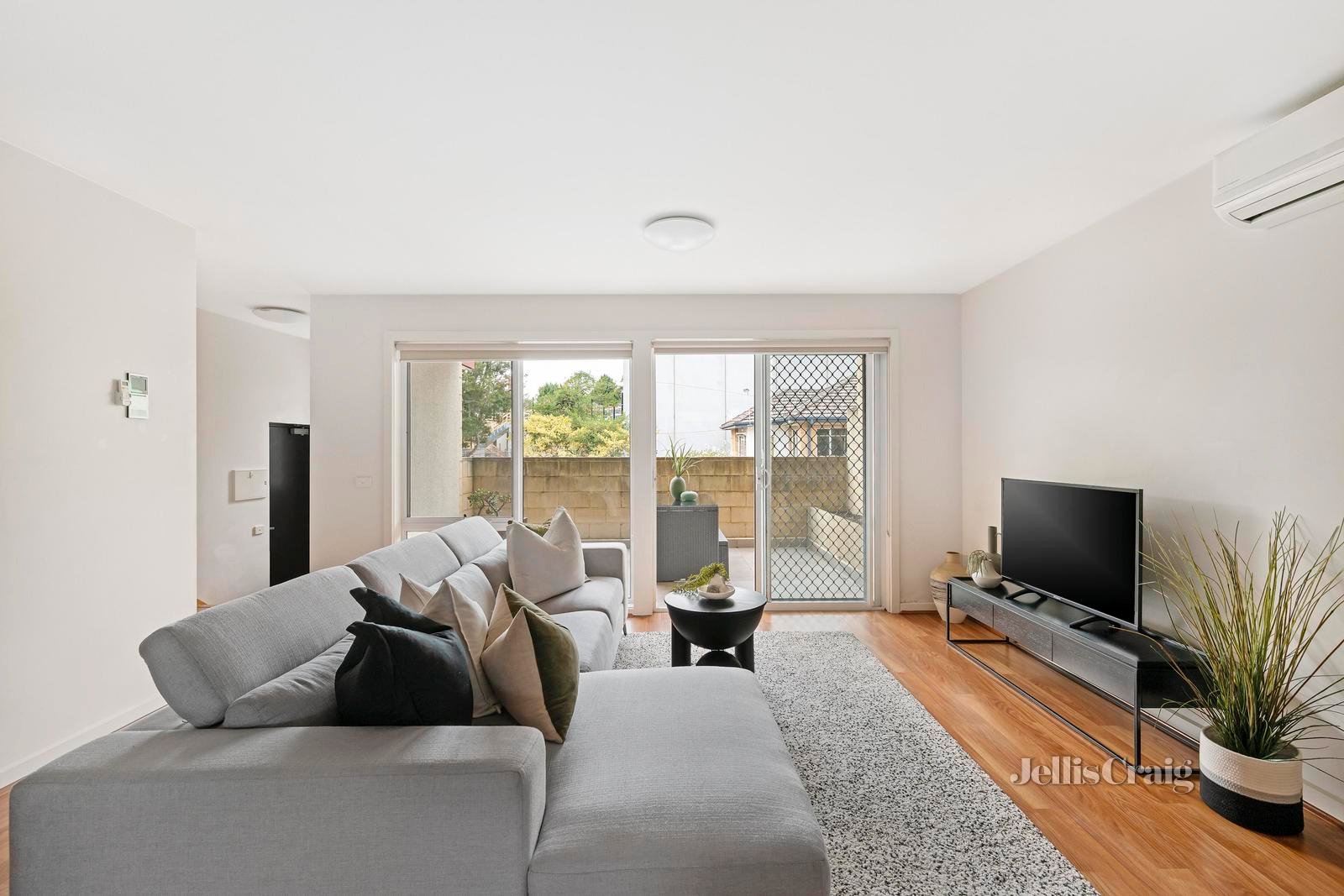 3/97 Canterbury Road, Heathmont image 2