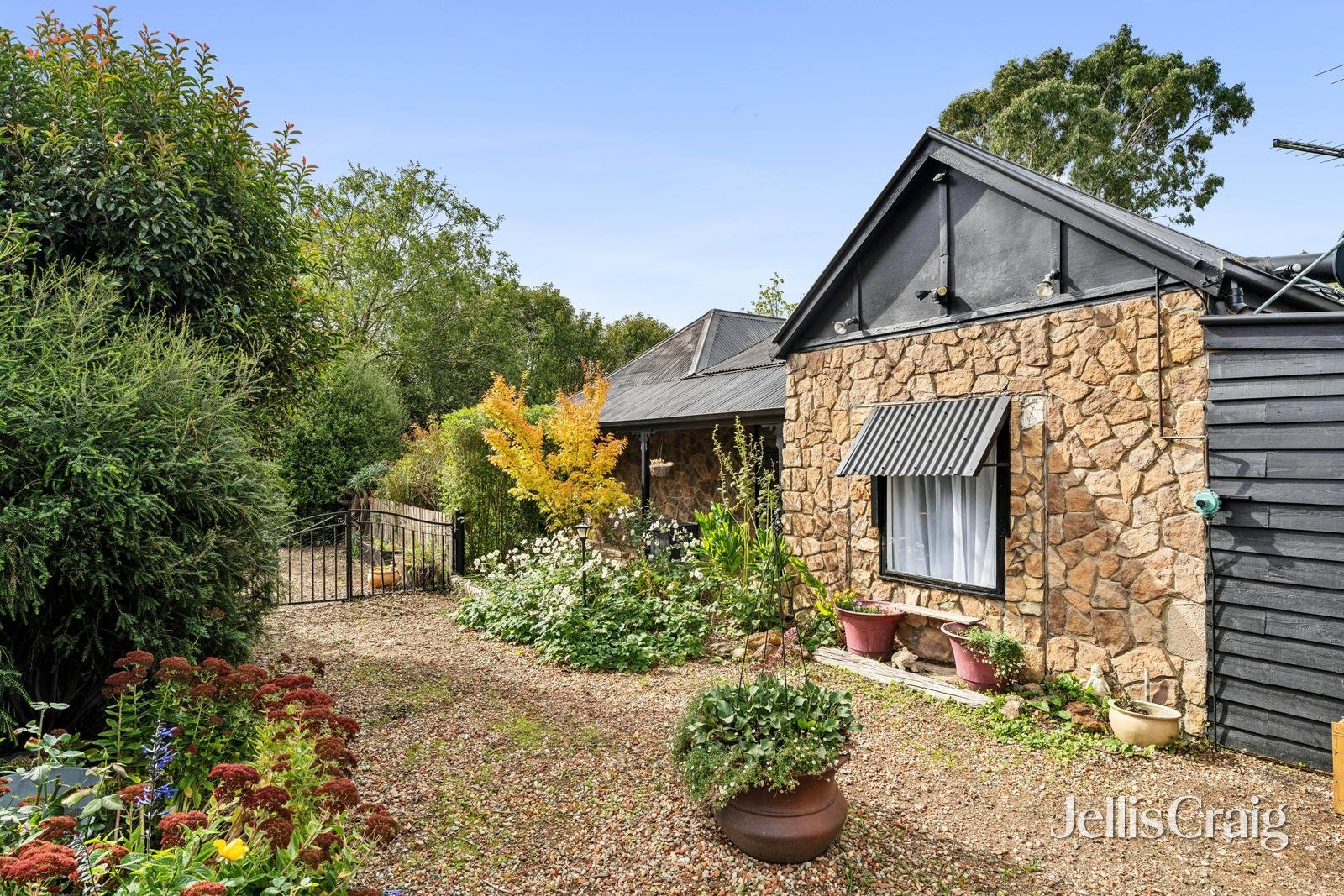 397 Millbrook-Mount Egerton Road, Gordon image 9