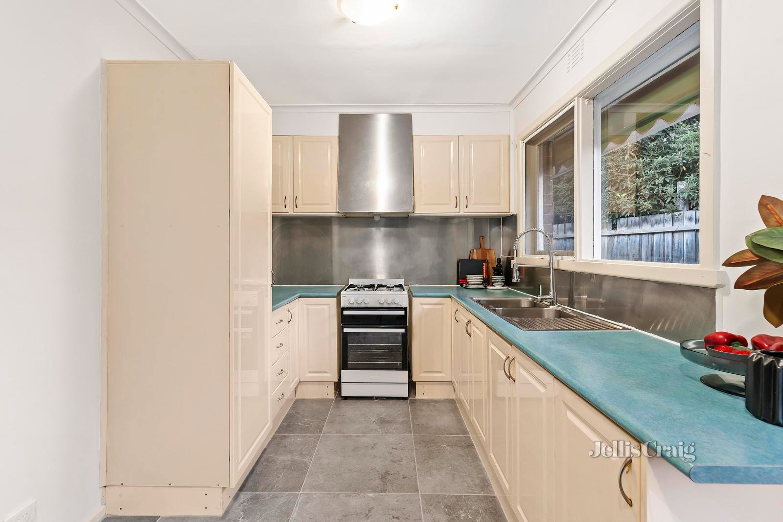 39A Canterbury Road, Ringwood East image 4