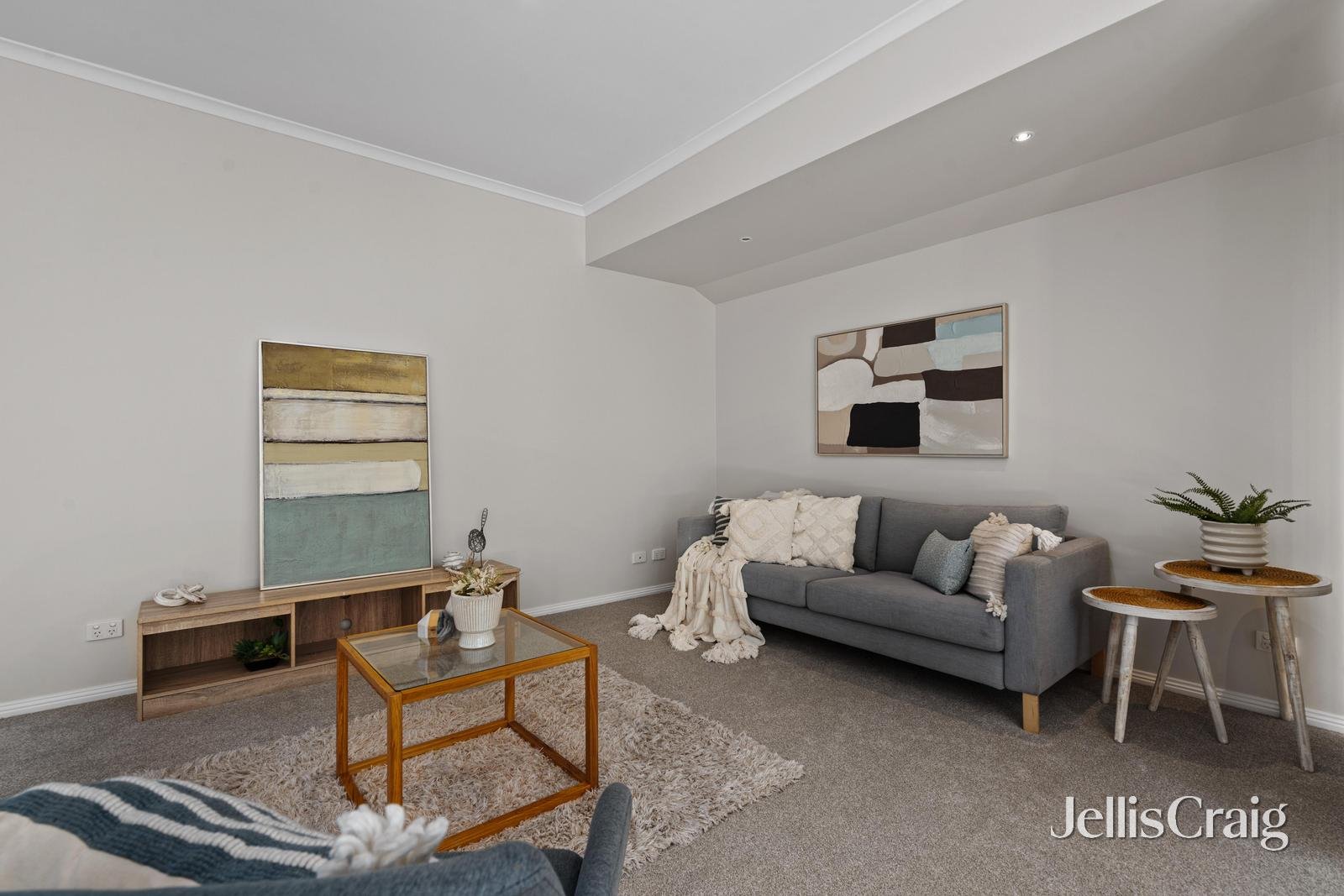 39A Ronald Road, Croydon image 2