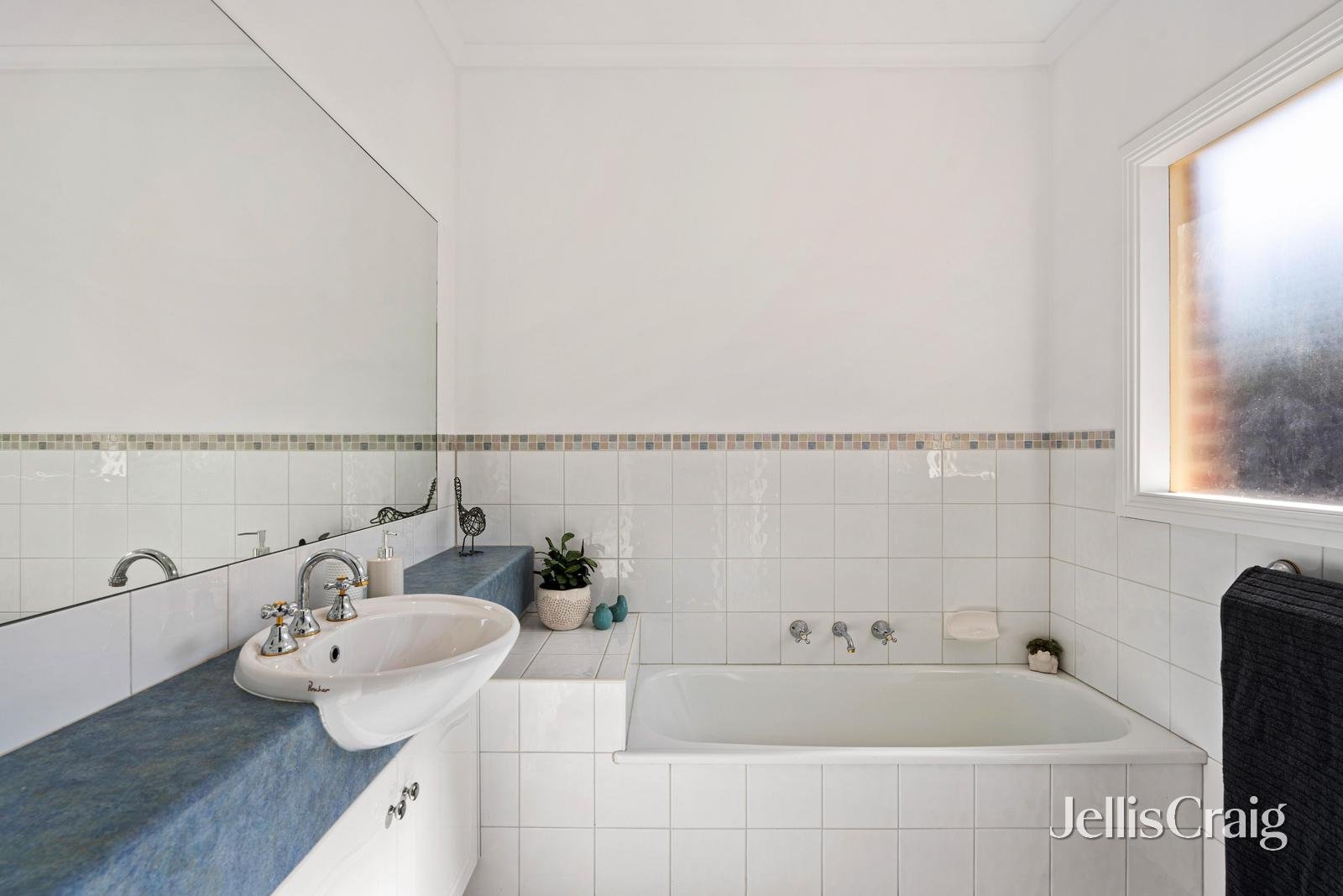 39A Ronald Road, Croydon image 8