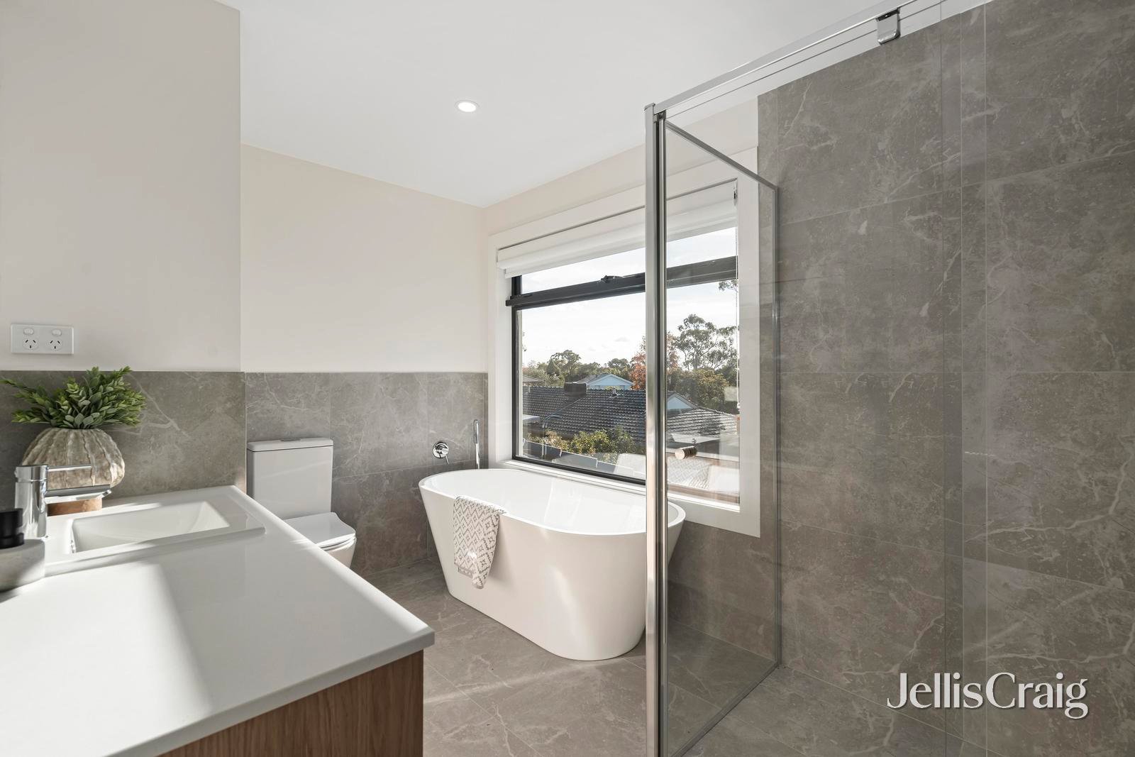 3A Broughton Avenue, Croydon image 4