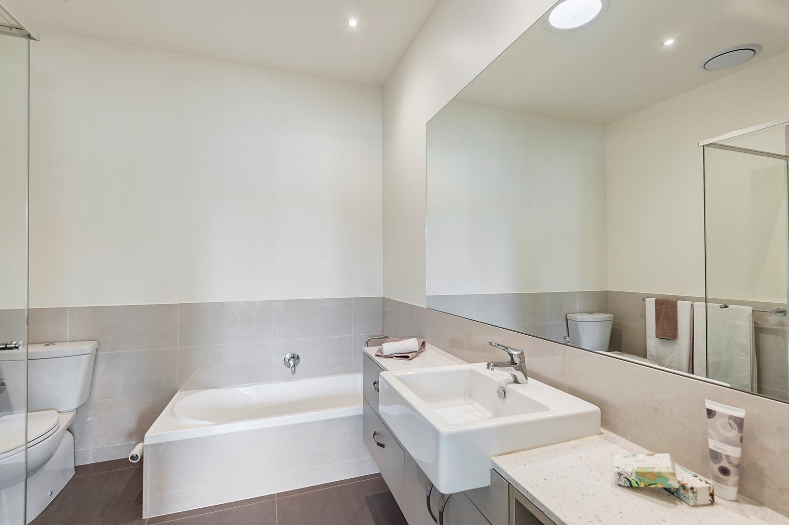 3a Esther Court, Mount Waverley image 7
