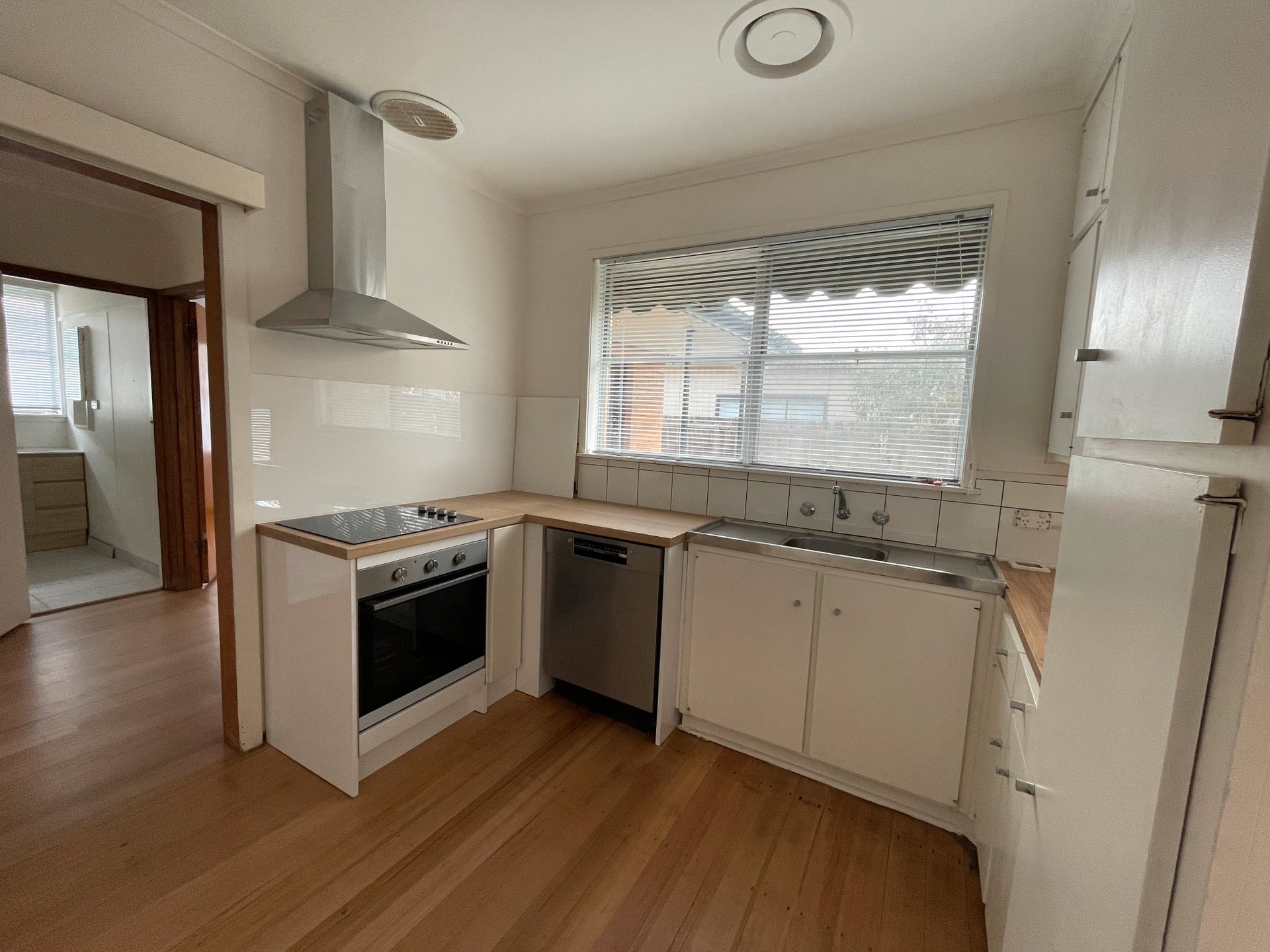 3A Hodges Court, Breakwater image 4