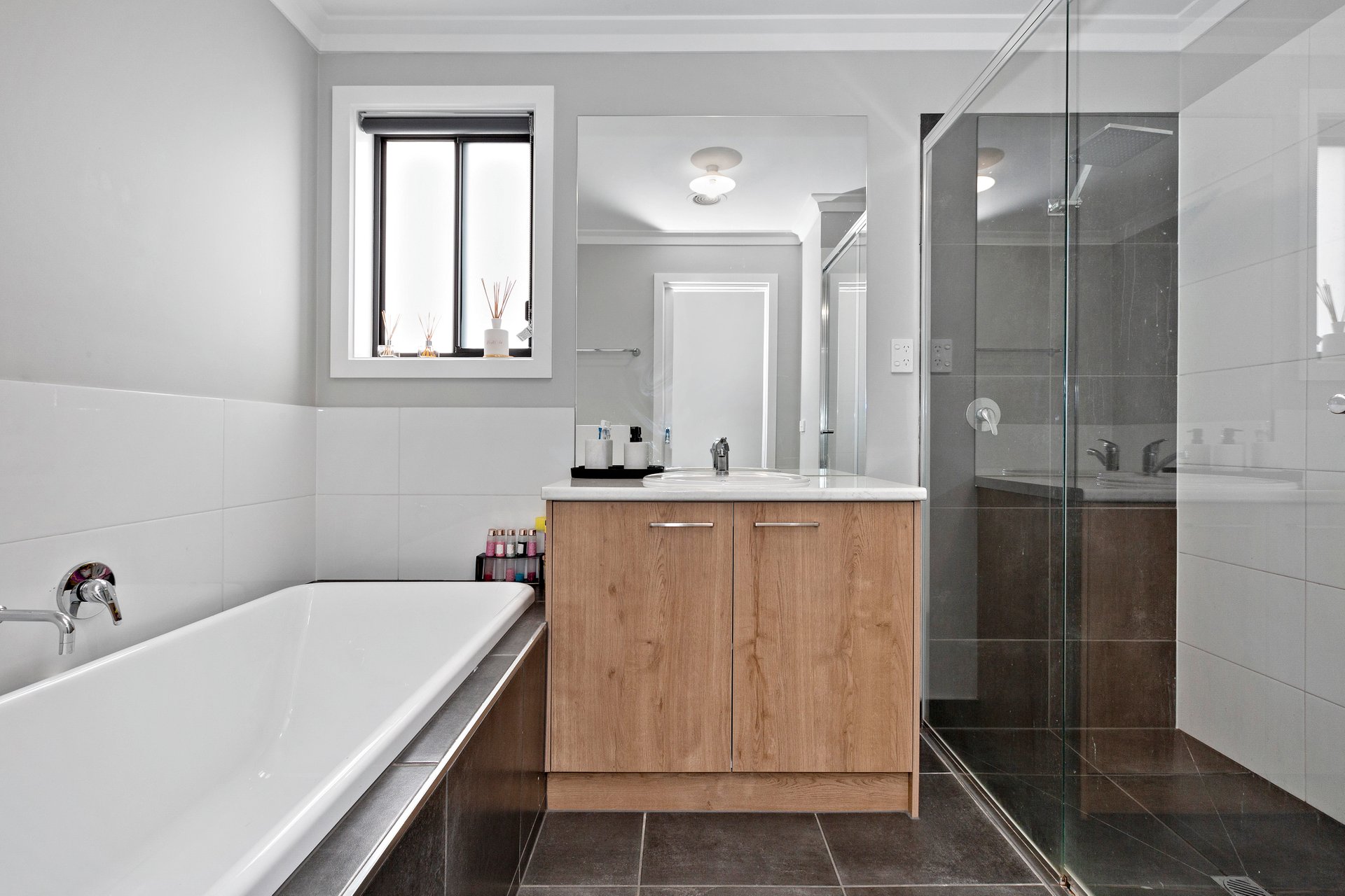 3A Newmarket Terrace, Miners Rest image 5