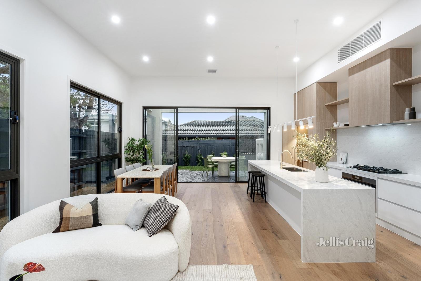 3a Tucker Road, Bentleigh image 2