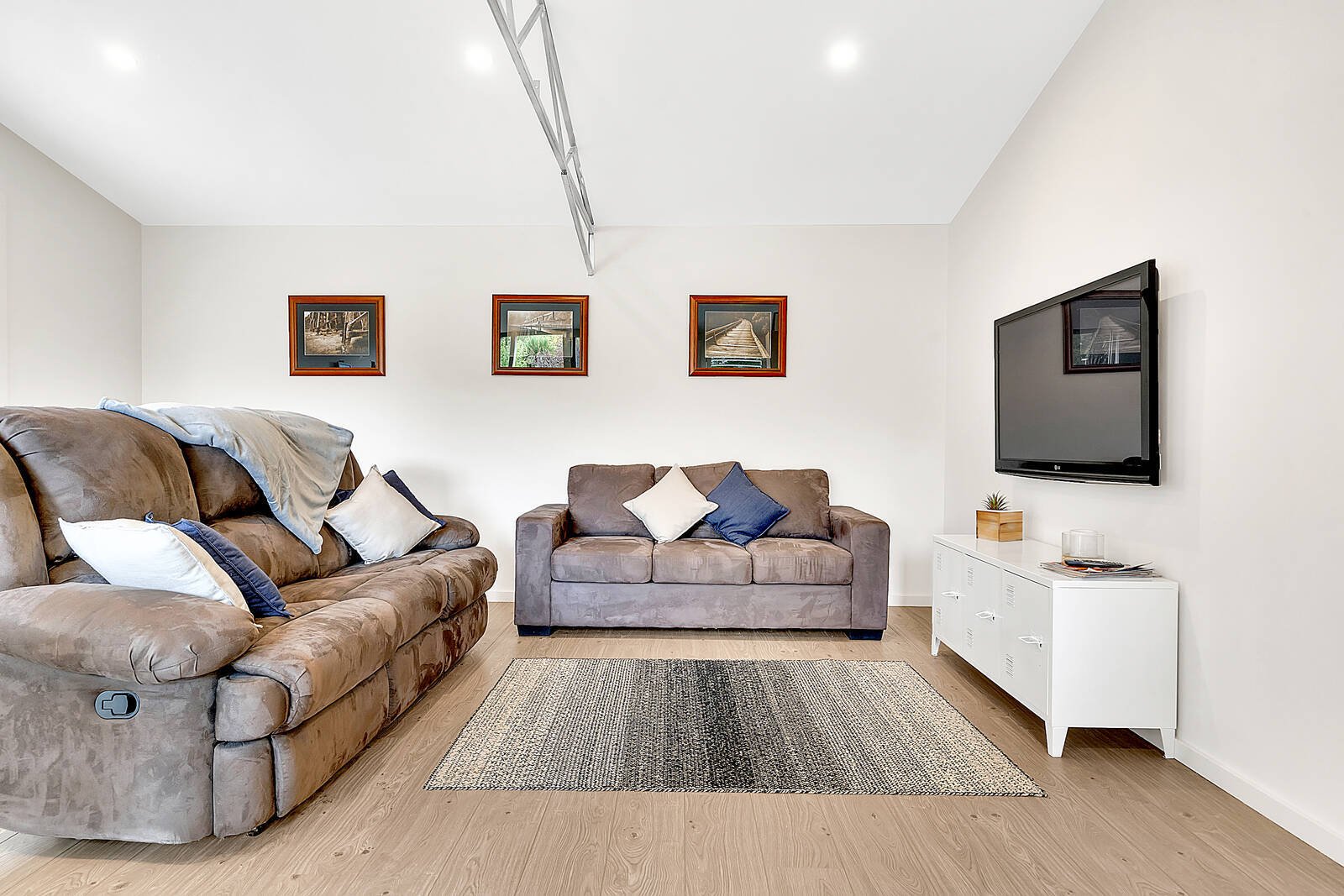 Property Gallery Thumbnail 23
