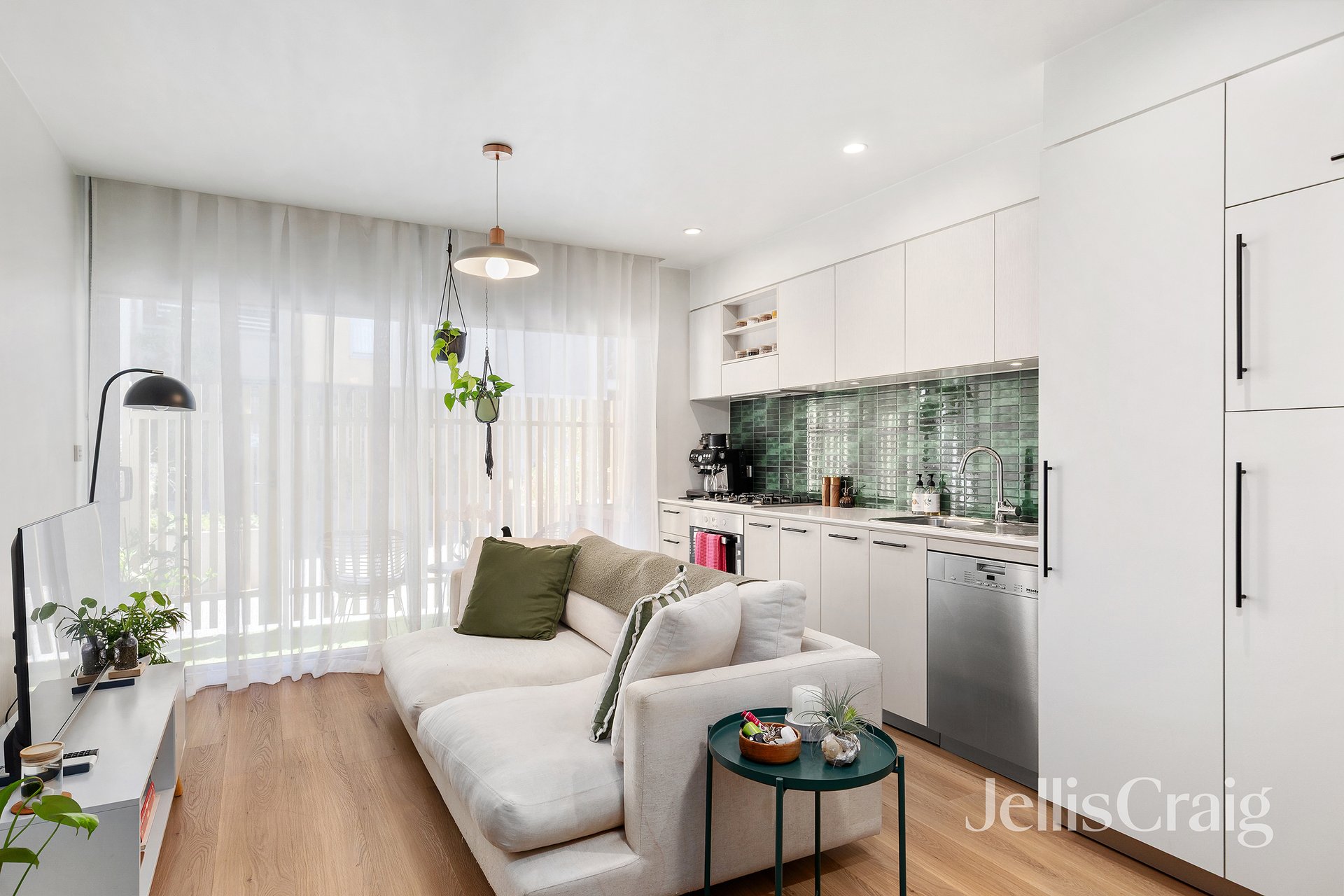 3b/168 Victoria Road, Northcote image 2