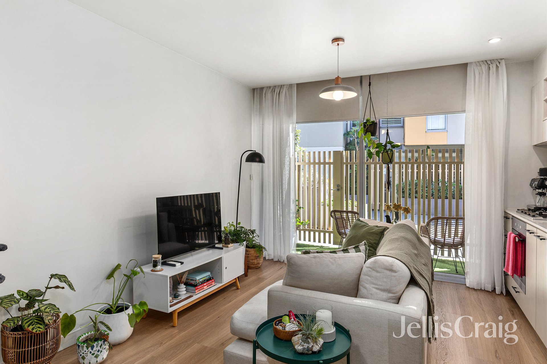 3b/168 Victoria Road, Northcote image 4