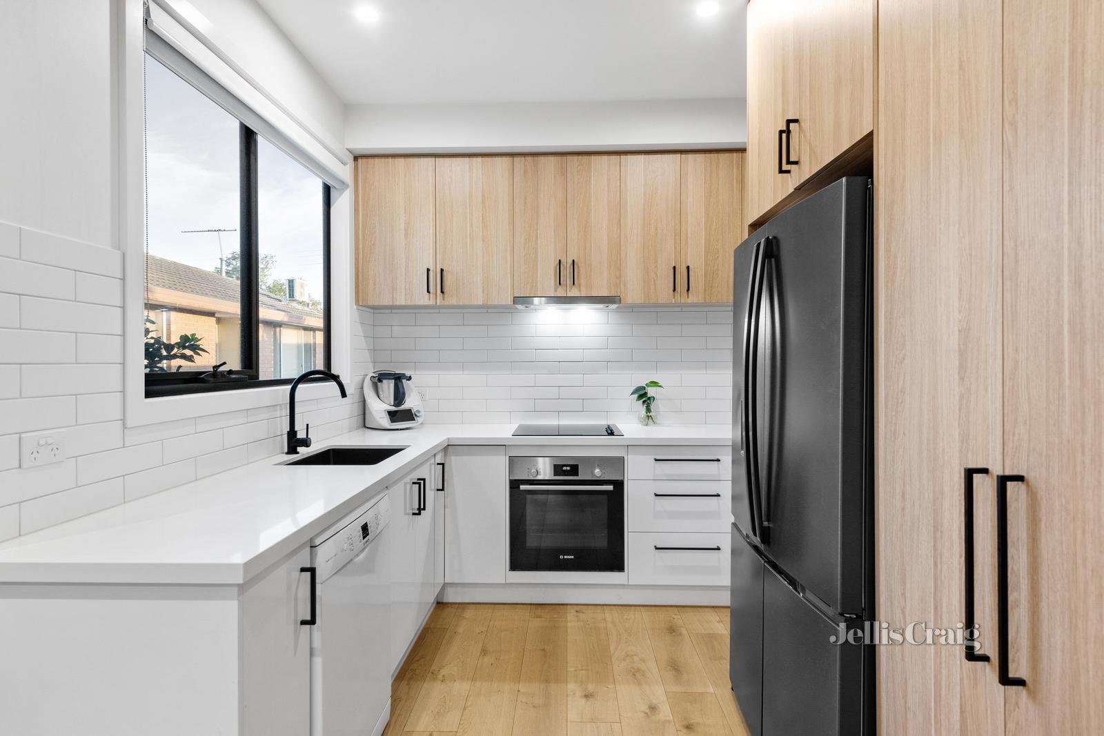 3B/2 Nina Court, Bentleigh East image 4