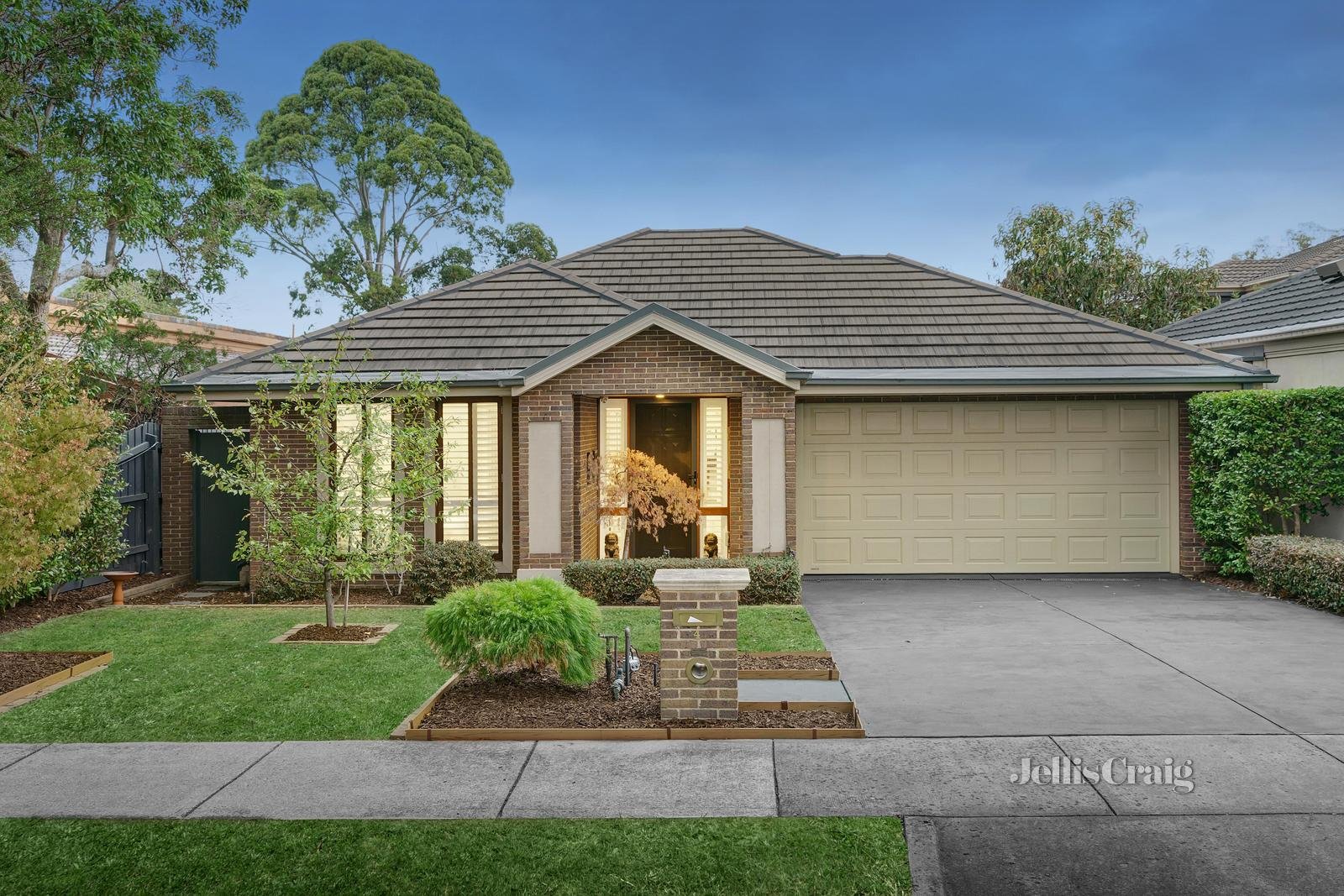 4 Ajax Drive, Wheelers Hill image 1
